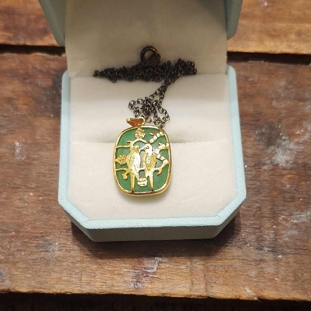 Elegant Green Pendant Necklace